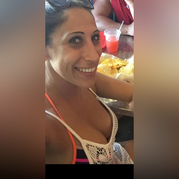 Victoria’s Secret Hottie Halter Padded Bikini Top- Size 32D - Picture 7 of 8